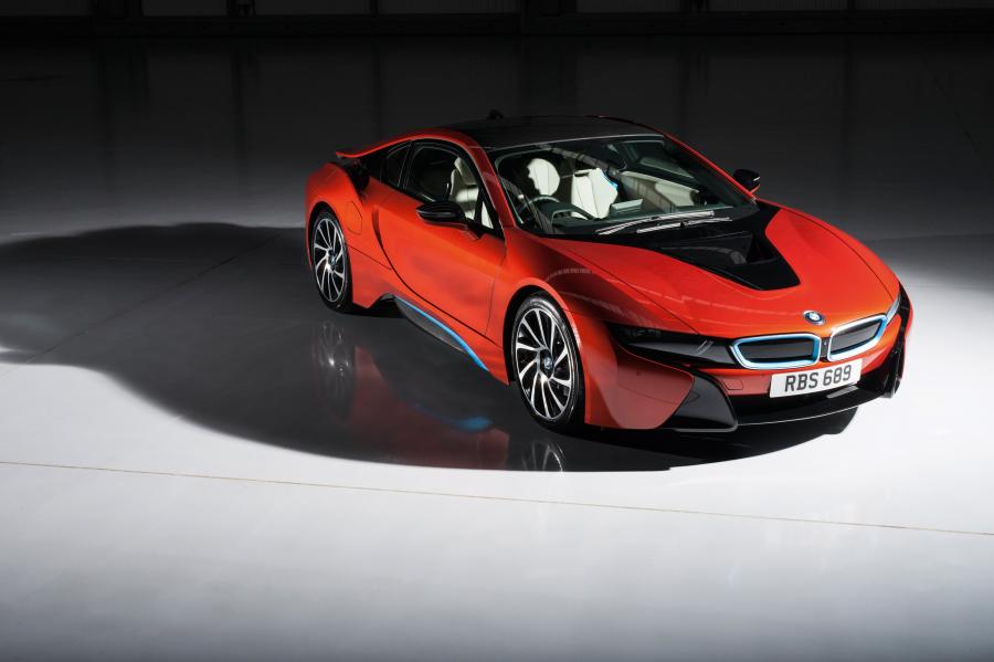  BMW i8 Individual (I12) 2016 года  (UK) (фото 1 из 9)